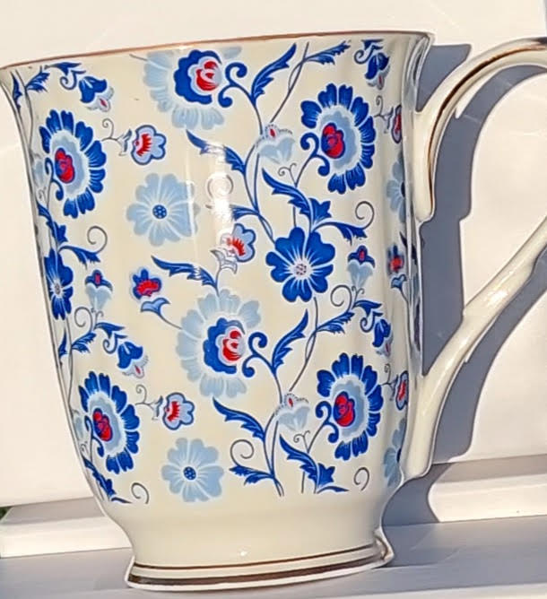 Sunshine Blue Sprays Chintz Beaker