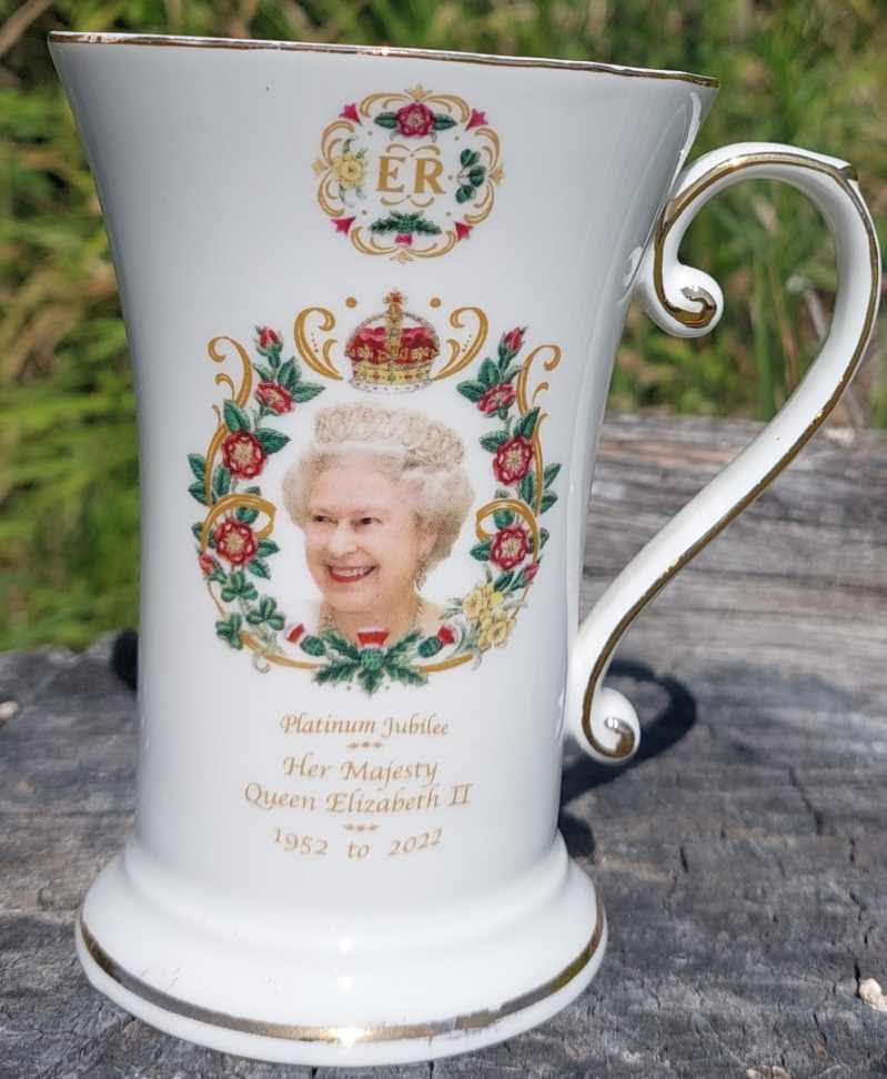 Queen Platinum Jubilee 2022 Tall Beaker (Custom)