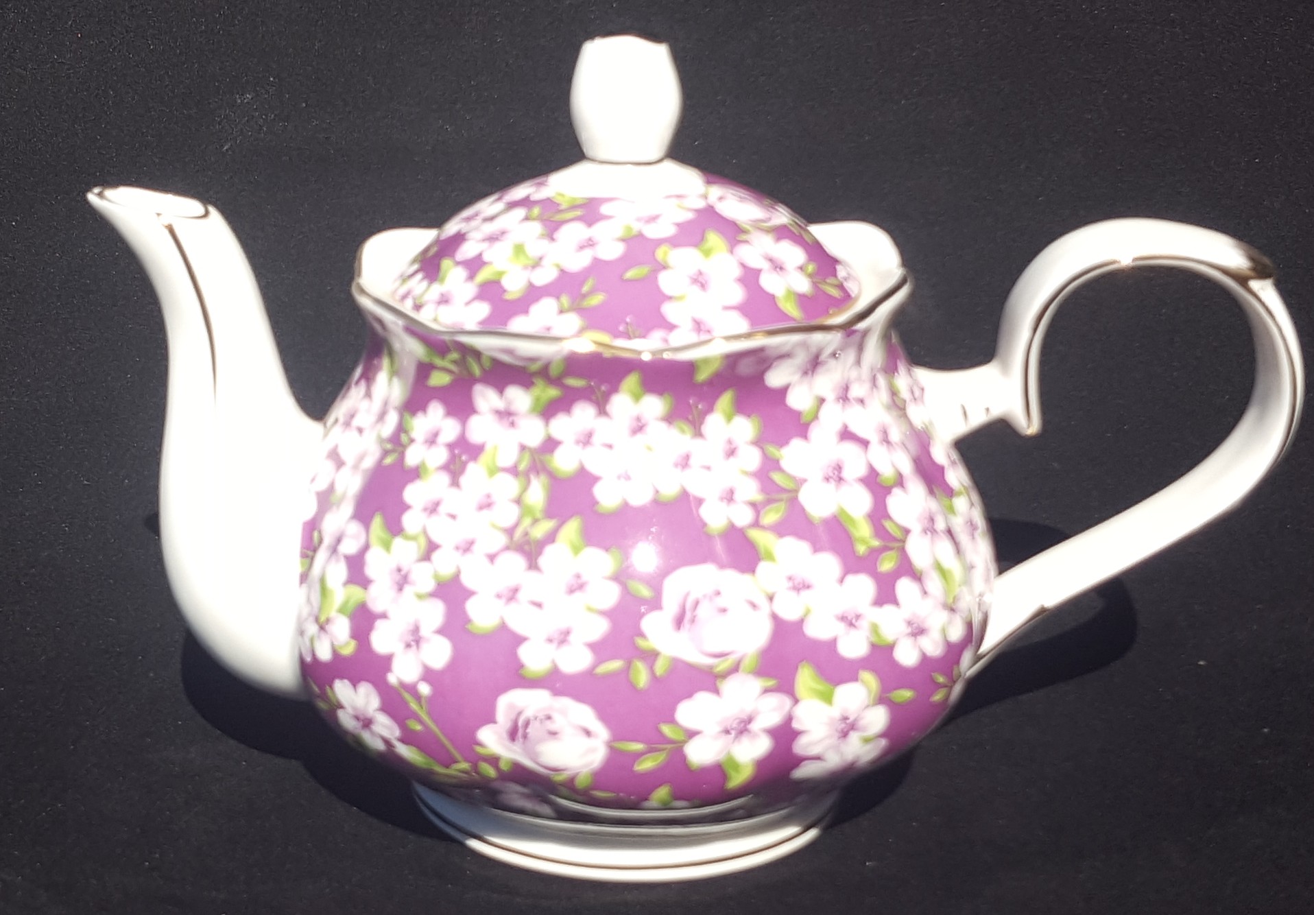 Violet Meadow 4 cup teapot